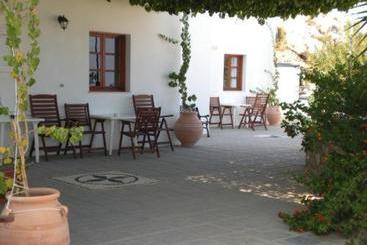هتل Chrysa Studios Lindos