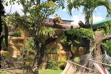 هتل Hostel Backpackers La Fortuna