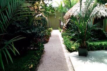 هتل Hostel Backpackers La Fortuna