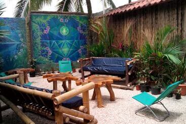 هتل Hostel Backpackers La Fortuna