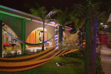 هتل Hostel Backpackers La Fortuna