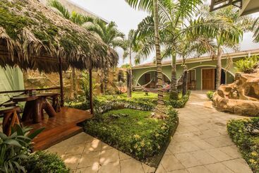 هتل Hostel Backpackers La Fortuna