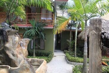 هتل Hostel Backpackers La Fortuna