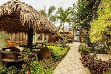 هتل Hostel Backpackers La Fortuna