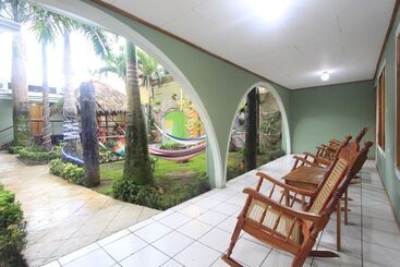 هتل Hostel Backpackers La Fortuna