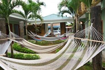 هتل Hostel Backpackers La Fortuna