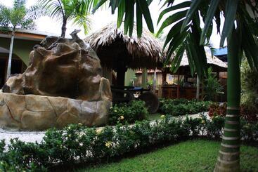 هتل Hostel Backpackers La Fortuna