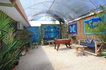 هتل Hostel Backpackers La Fortuna