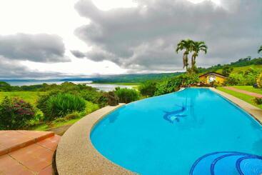 هتل La Mansion Inn Arenal
