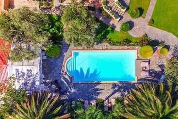 هتل Luxury Villa Fotini