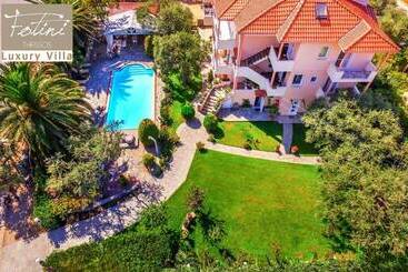 هتل Luxury Villa Fotini