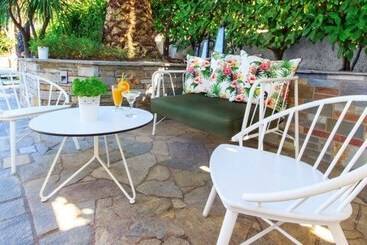 هتل Luxury Villa Fotini