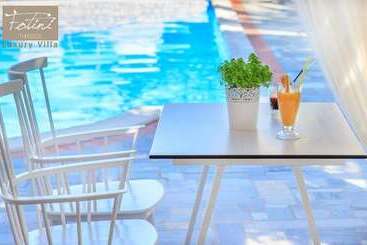 هتل Luxury Villa Fotini