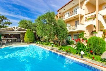 هتل Luxury Villa Fotini