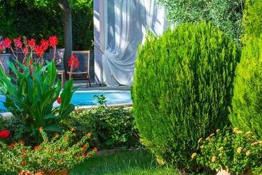 هتل Luxury Villa Fotini