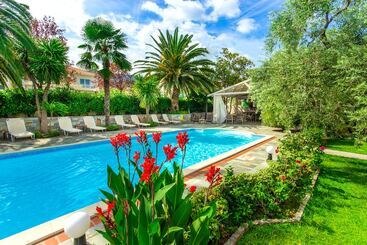 هتل Luxury Villa Fotini