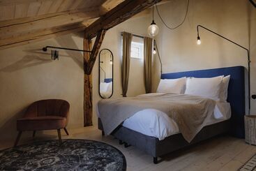 هتل Monastery Garden Bistro & Rooms