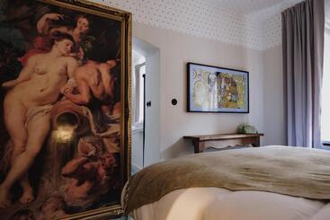 هتل Monastery Garden Bistro & Rooms