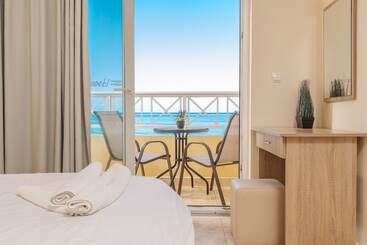 هتل Nefeli Beach