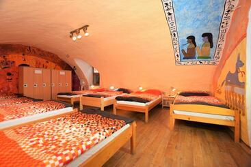 هتل Travel Hostel