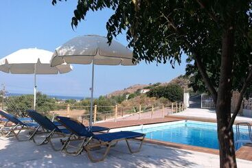 هتل Troyan Hill Apartments