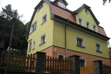 هتل Vila Anton