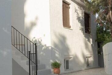 هتل Villa Elpiniki