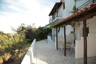 هتل Villa Elpiniki