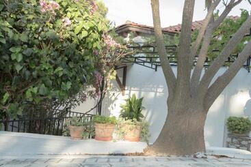 هتل Villa Elpiniki