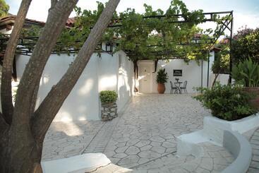 هتل Villa Elpiniki