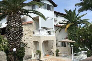 هتل Villa George