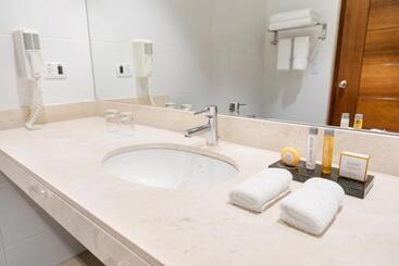 هتل Costa Del Sol Wyndham Pucallpa