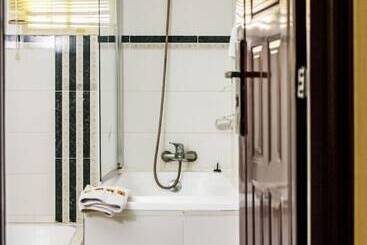 Aun Hotel Conference Centre And Spa