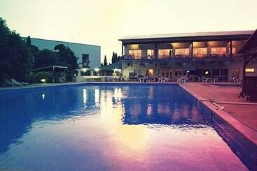 Aun Hotel Conference Centre And Spa