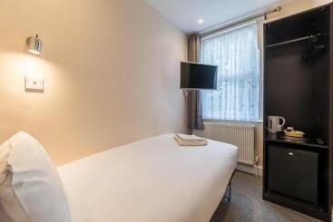 تختخواب و صبحانه Royal London Hotel By Saba