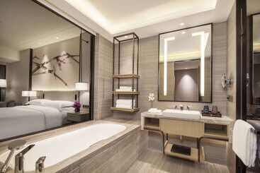 Doubletree By Hilton Hotel Shenzhen Longhua