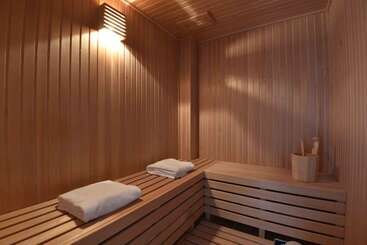 هتل Arc Arenales Studios & Suites