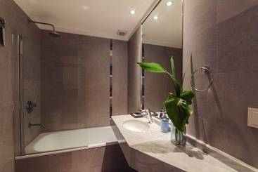 هتل Arc Arenales Studios & Suites