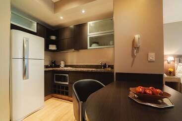 هتل Arc Arenales Studios & Suites