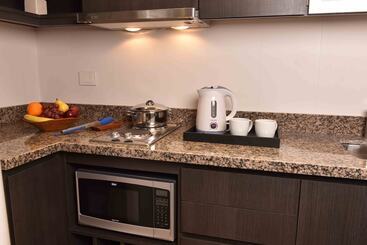 هتل Arc Arenales Studios & Suites