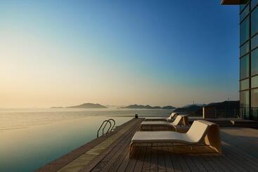 هتل Crowne Plaza Ningbo Xiangshan Sea View By Ihg