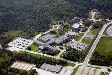 هتل Backpacker College At Memorial University   Grenfell Campus
