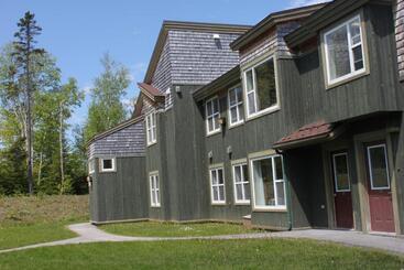 هتل Backpacker College At Memorial University   Grenfell Campus