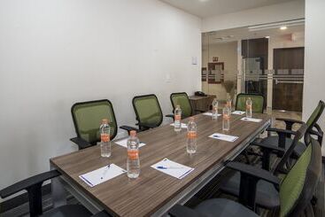 هتل Holiday Inn Express & Suites Ciudad Obregon, An Ihg