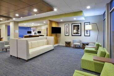 هتل Holiday Inn Express & Suites Parkersburg East, An Ihg