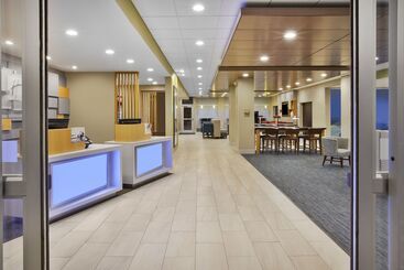 هتل Holiday Inn Express & Suites Parkersburg East, An Ihg