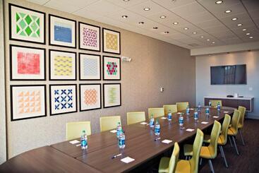 هتل Holiday Inn Express & Suites   Rantoul, An Ihg