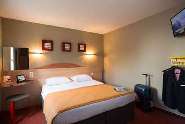 هتل Kyriad Direct Orleans   La Chapelle St Mesmin