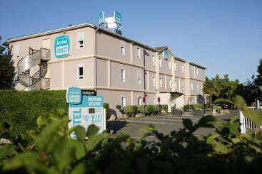 هتل Kyriad Direct Orleans   La Chapelle St Mesmin