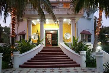 هتل Mansion Giahn Bed & Breakfast
